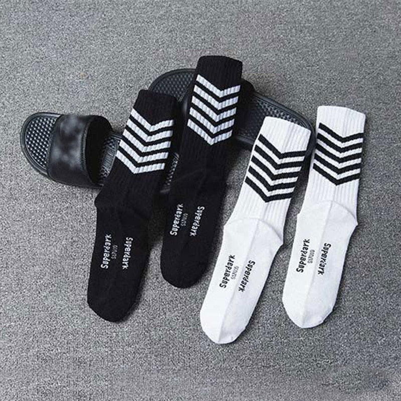  TuoTuoDi Street Fashion Socks Letter V tube cotton socks for  men and women Hip Hop skateboarding stockings : Clothing, Shoes & Jewelry